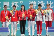 玻利维亚选手勇夺铜牌立于领奖台的简单介绍